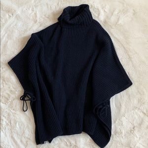 Loft-Turtleneck Knitted Poncho
